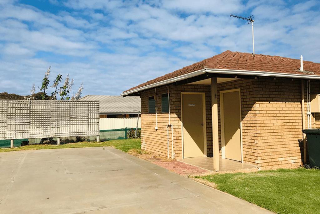 Leander Reef Holiday Park Hotel Port Denison Exterior photo