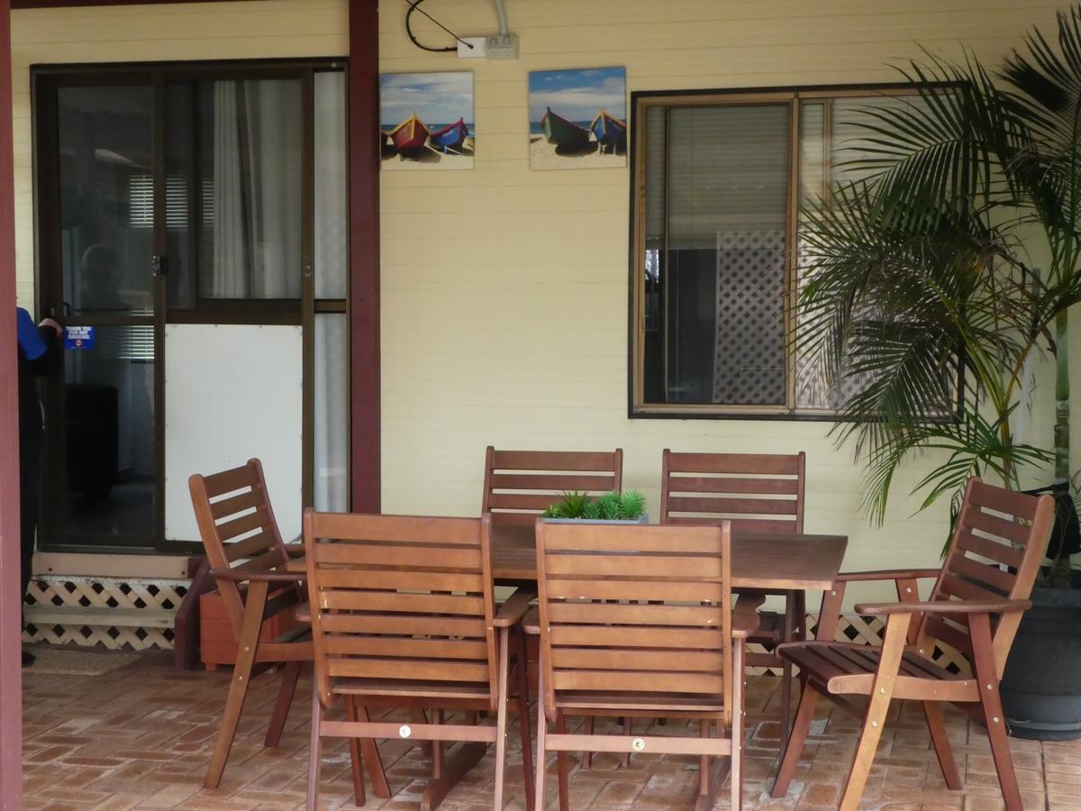 Leander Reef Holiday Park Hotel Port Denison Exterior photo